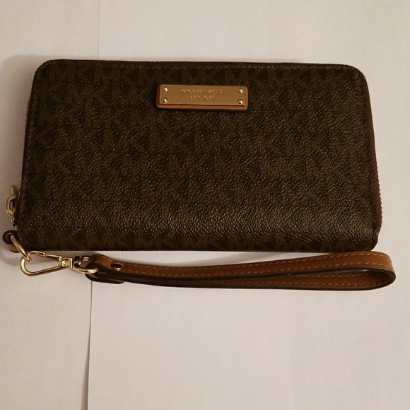Michael Kors Brown/Mulberry Wallet Wristlet Case - Picture 1 of 3